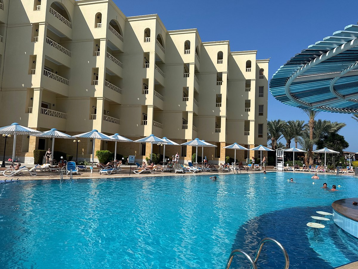 AMC ROYAL HOTEL & SPA — 29